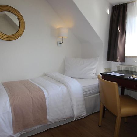 Boutique Hotel Restaurant Hollerather Hof Хелентал Стая снимка