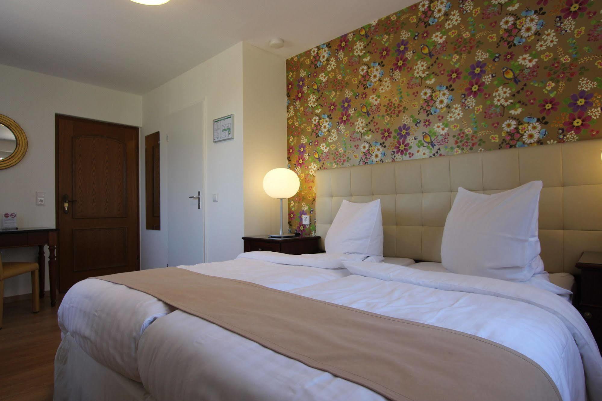 Boutique Hotel Restaurant Hollerather Hof Хелентал Екстериор снимка